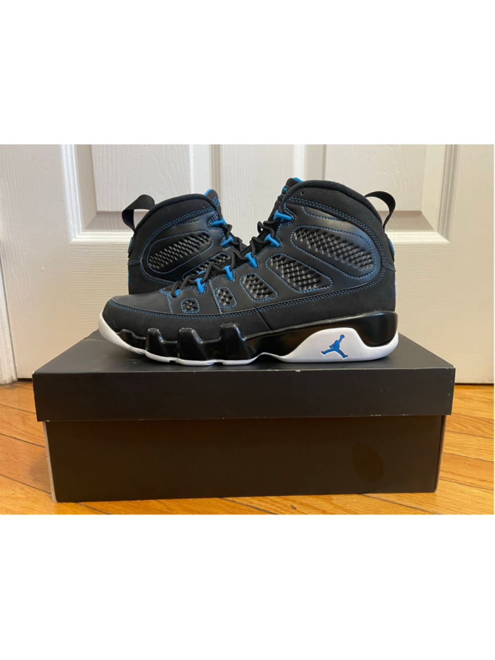 Brand New Men's Jordan Air Jordan 9 Retro Sneakers Size 8.5 Black and Blue